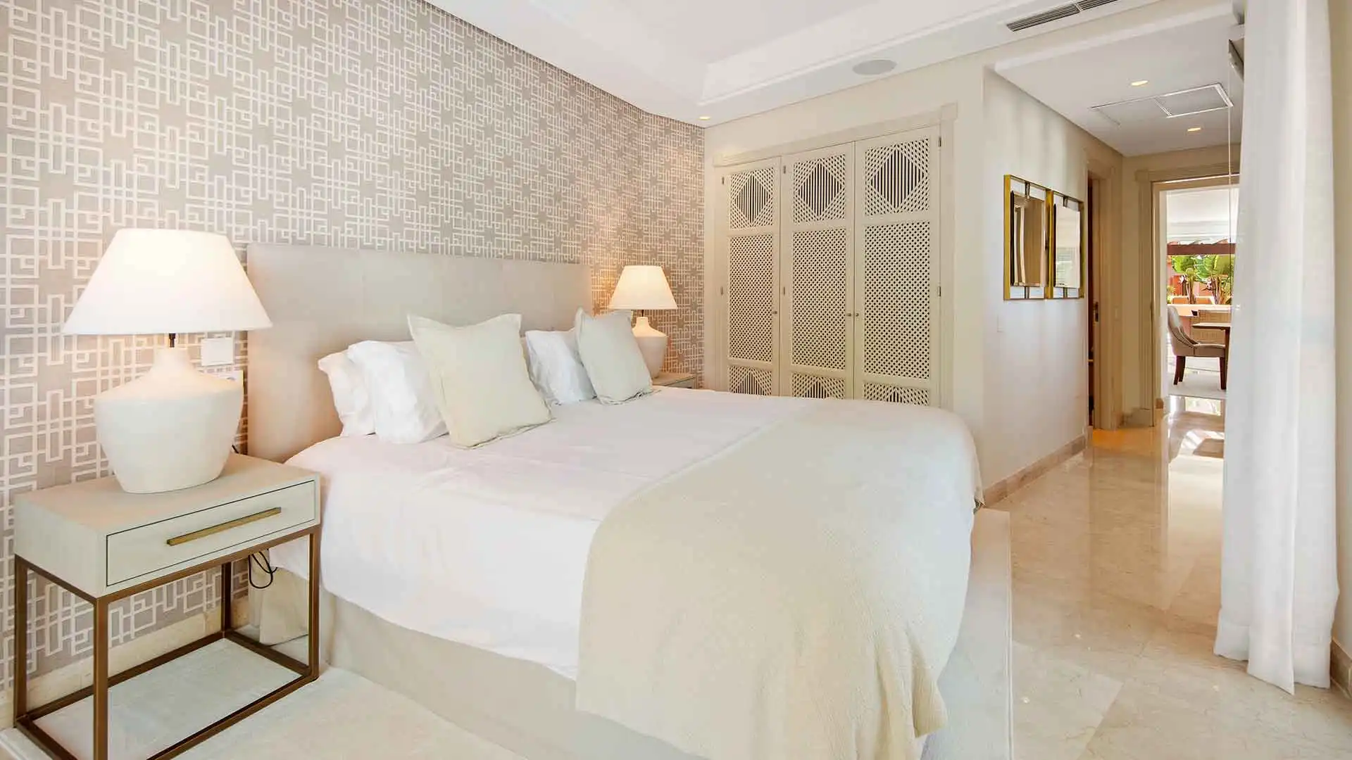 Habitación de Ático en venta en Marbella con Aire acondicionado, Terraza y Trastero