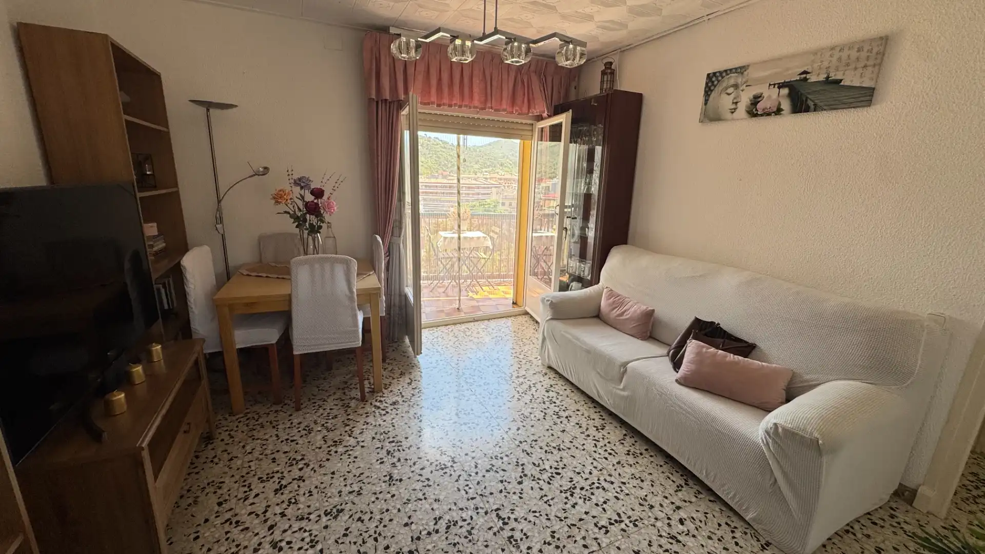Sala de estar de Piso en venta en Montcada i Reixac con Horno, Balcón y Alarma