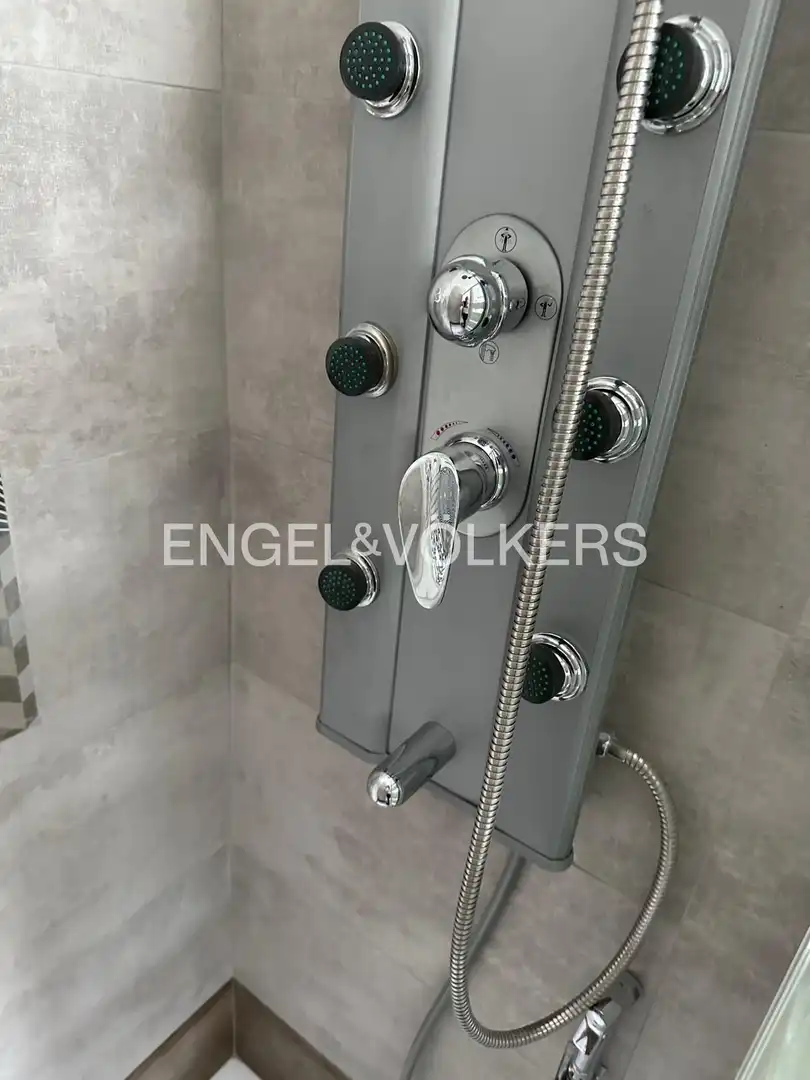 Badezimmer von Dachboden zur Miete in Madrid mit Klimaanlage, Heizung und Parkett