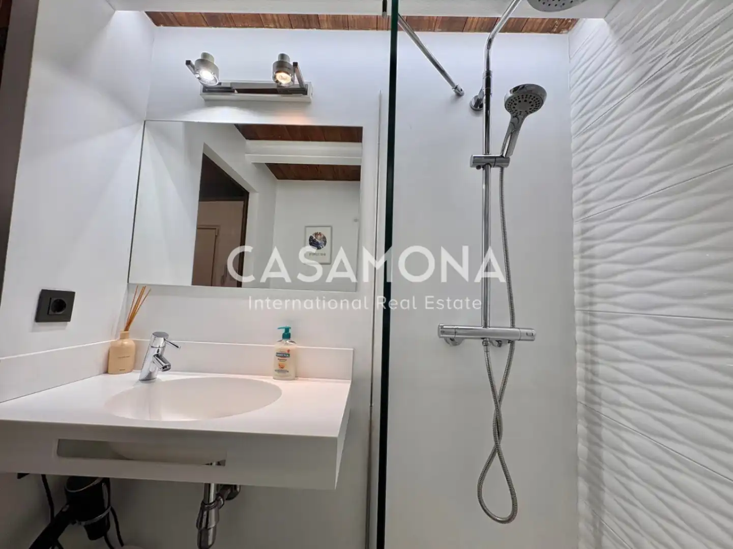 Badezimmer von Maisonette zur Miete in Barcelona mit Klimaanlage, Heizung und Abstellraum