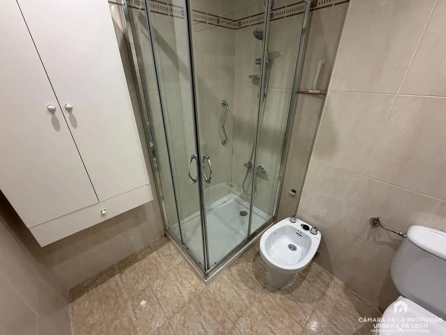 Badezimmer von Wohnung zur Miete in León Capital  mit Heizung und Möbliert