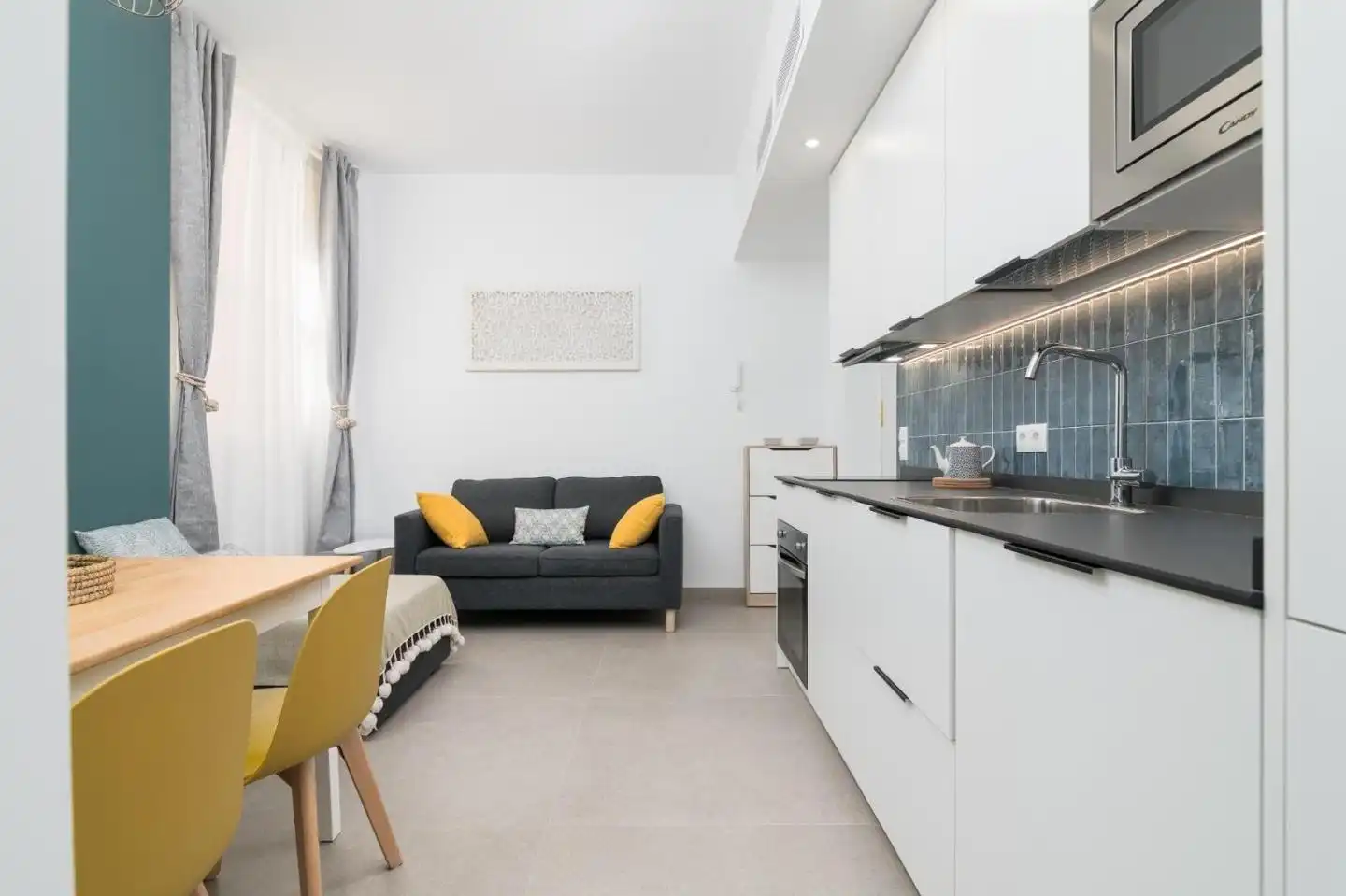 Flat for rent in Calle Carretería, La Goleta - San Felipe Neri