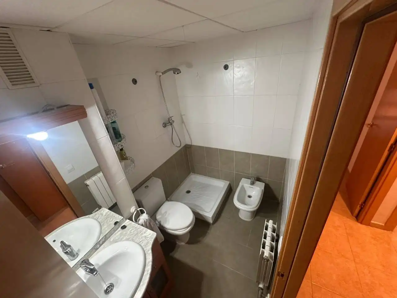 Badezimmer von Wohnung zum Verkauf in Vila-seca mit Klimaanlage, Heizung und Balkon