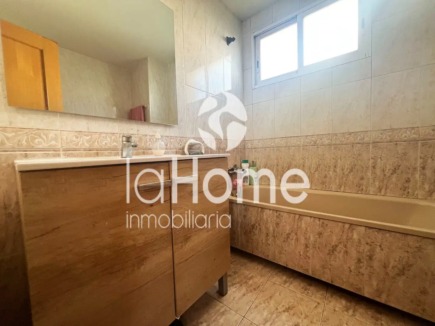 Bathroom of Houses for sale in L'Eliana  with Air Conditioner, Heating and Private garden