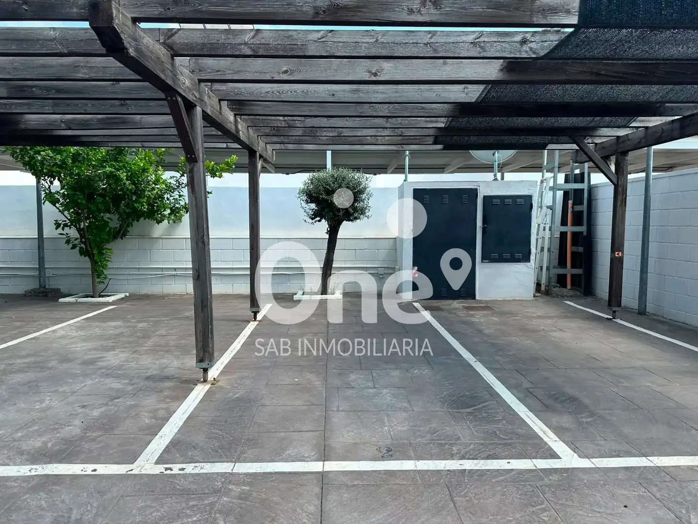 Aparcament de Casa adosada en venda en San Antonio de Benagéber amb Aire condicionat, Calefacció i Parquet