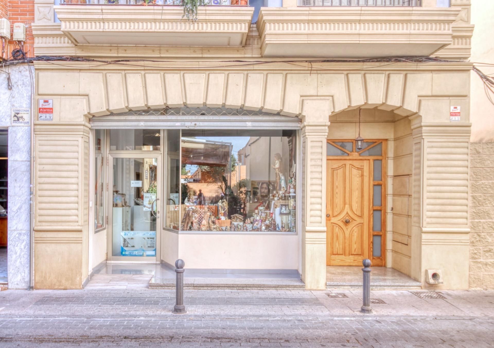 Local en venda en Catral amb Aire condicionat