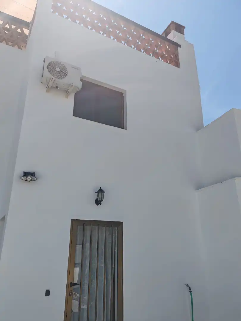 Vista exterior de Casa adosada en venda en El Pinar amb Terrassa, Moblat i Forn