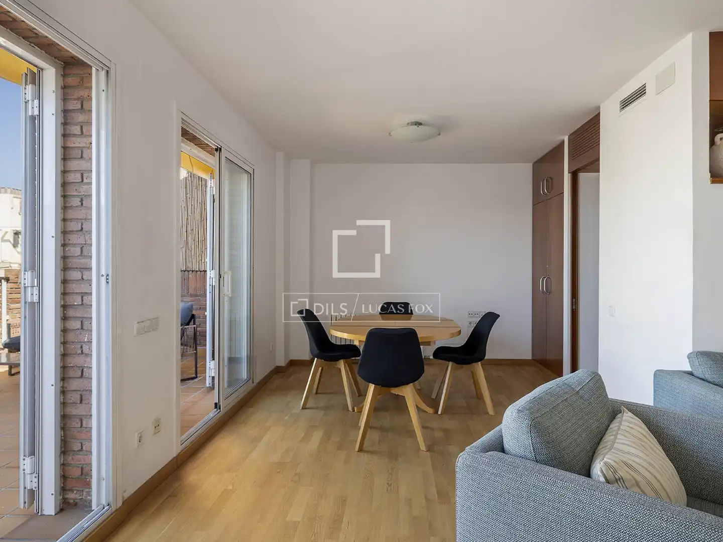 Menjador de Àtic de lloguer en Barcelona amb Aire condicionat, Calefacció i Parquet