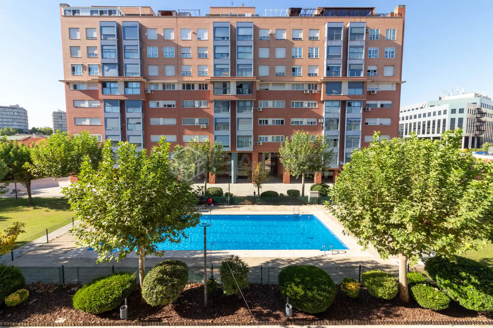 Piscina de Àtic en venda en Madrid amb Aire condicionat, Jardí privat i Parquet