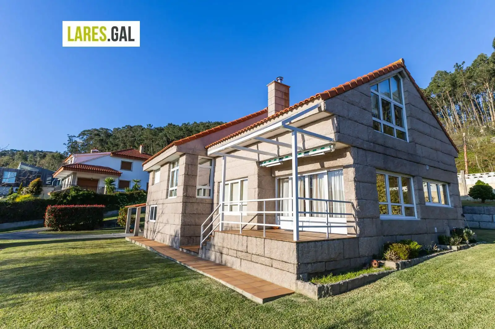 Vista exterior de Casa o chalet en venta en Cangas  con Calefacción y Trastero
