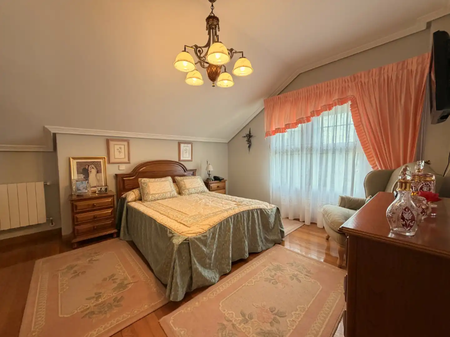 Schlafzimmer von Haus oder Chalet zum Verkauf in Piélagos mit Heizung, Privatgarten und Terrasse