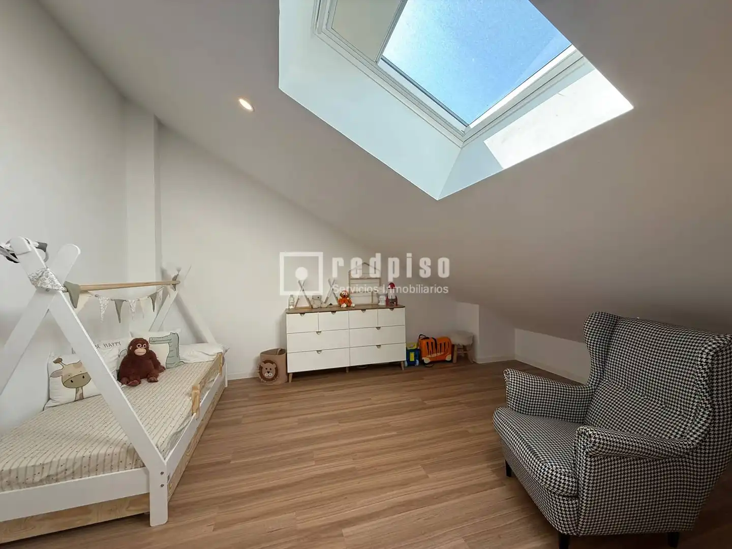 Bedroom of Houses for sale in Paracuellos de Jarama  with Air Conditioner, Heating and Private garden