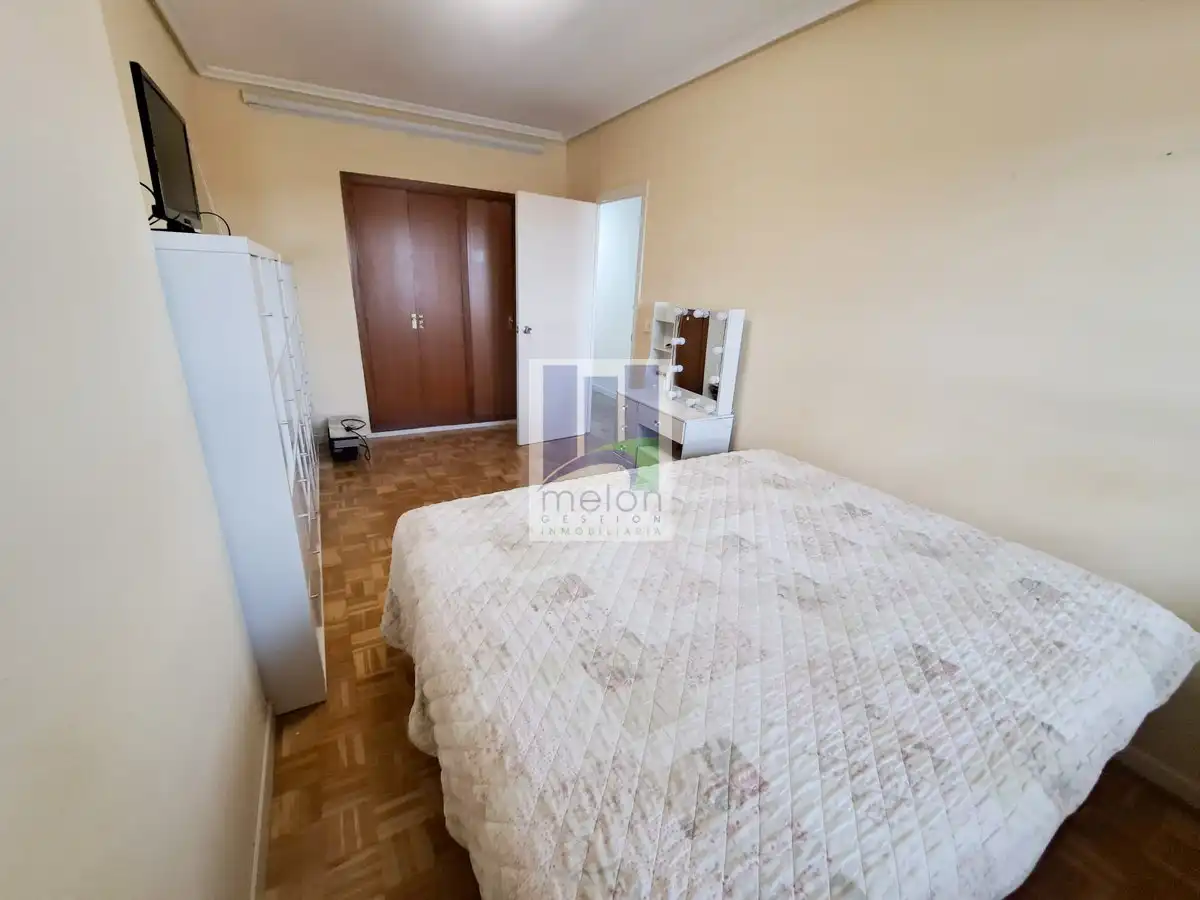 Habitación de Piso en venta en Burgos con Trastero
