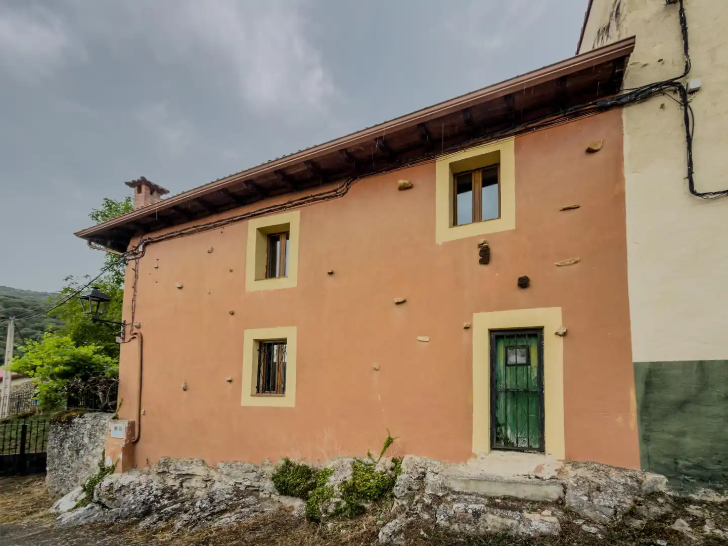 Vista exterior de Casa adosada en venta en Merindad de Valdeporres con Calefacción