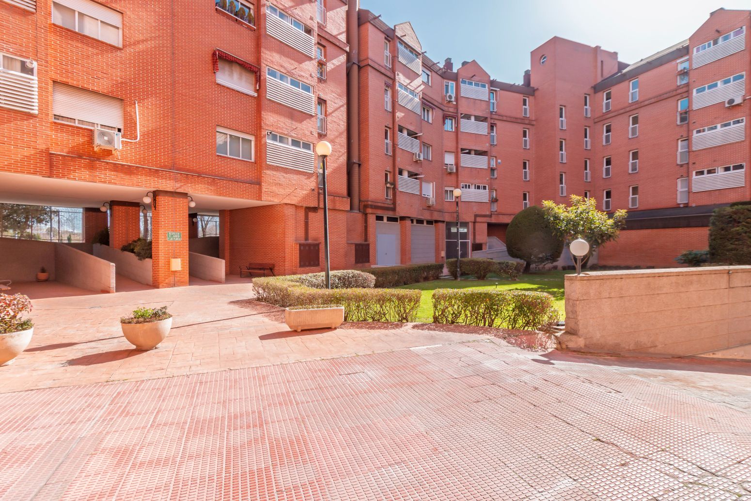 Vista exterior de Piso en venta en  Madrid Capital con Aire acondicionado, Calefacción y Trastero