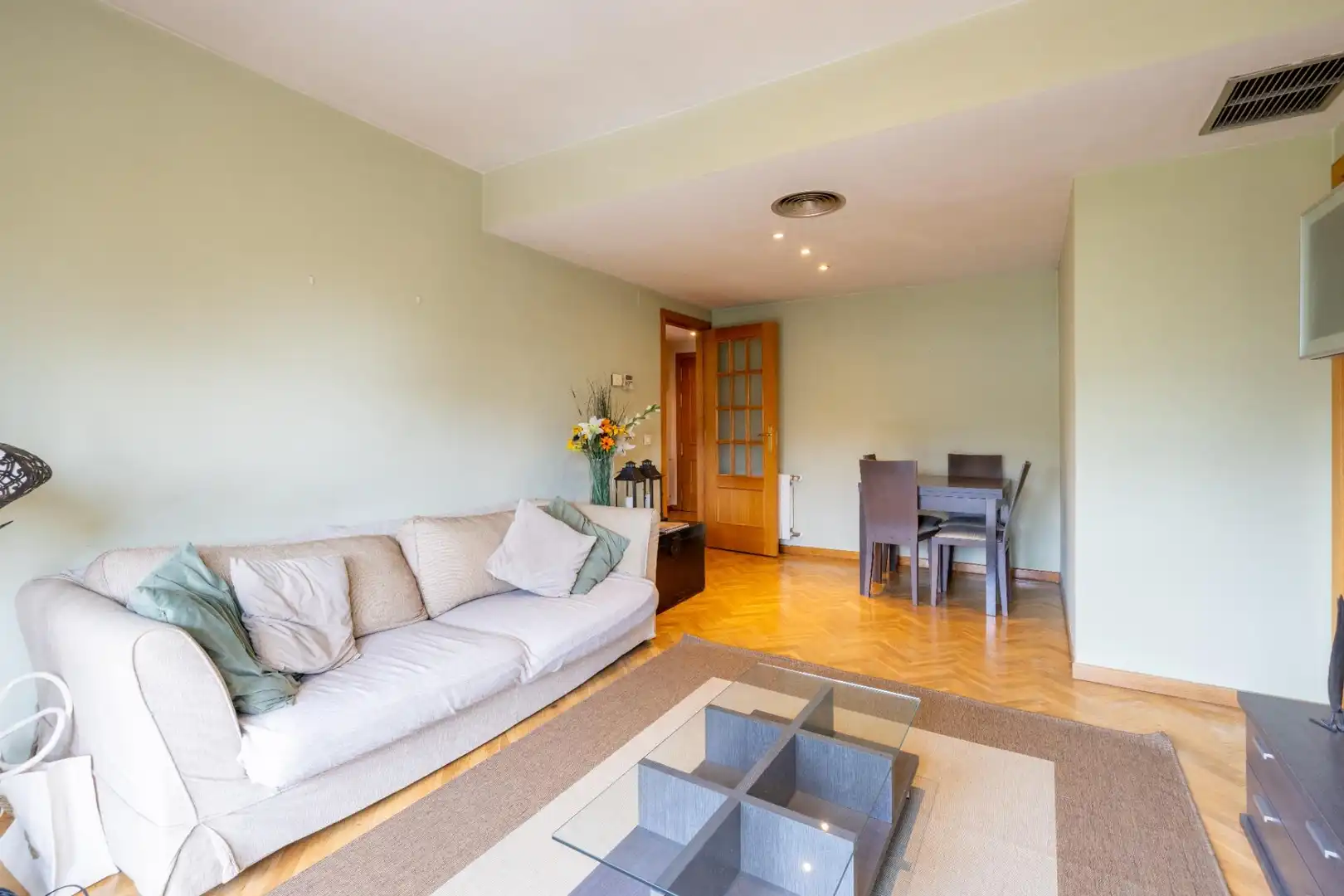 Sala de estar de Piso en venta en Madrid con Aire acondicionado, Calefacción y Jardín privado