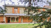 Vista exterior de Casa adosada en venda en Puigcerdà amb Calefacció, Jardí privat i Parquet