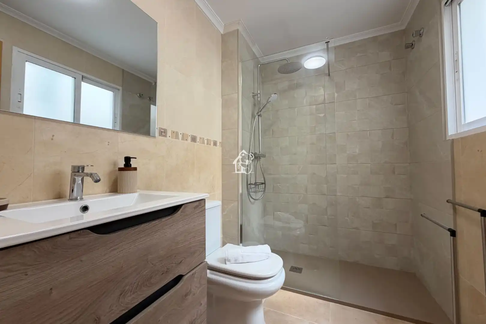 Bathroom of Apartments for rent in Torrevieja  with Air Conditioner, Terrace and Furnished
