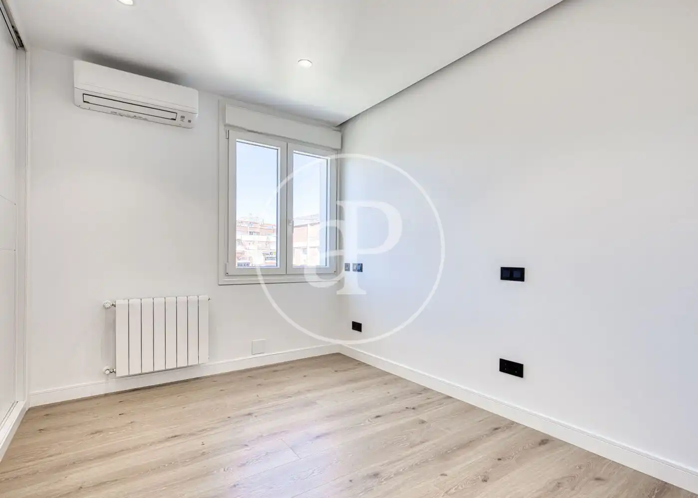 Flat for sale in Madrid  with Air Conditioner, Heating and Terrace