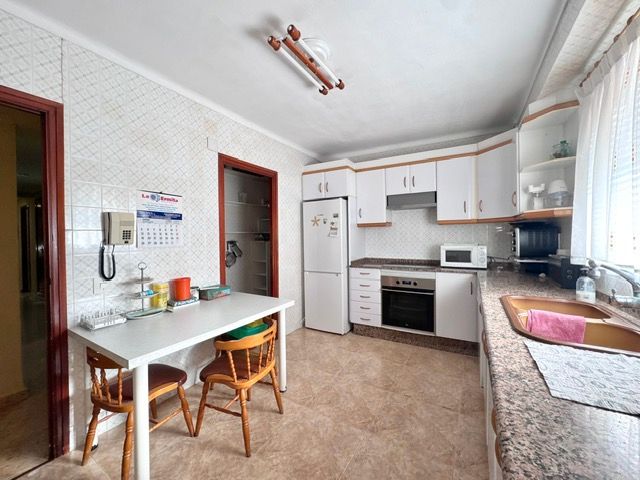 Kitchen of Flat for sale in  Valencia Capital  with Air Conditioner and Balcony