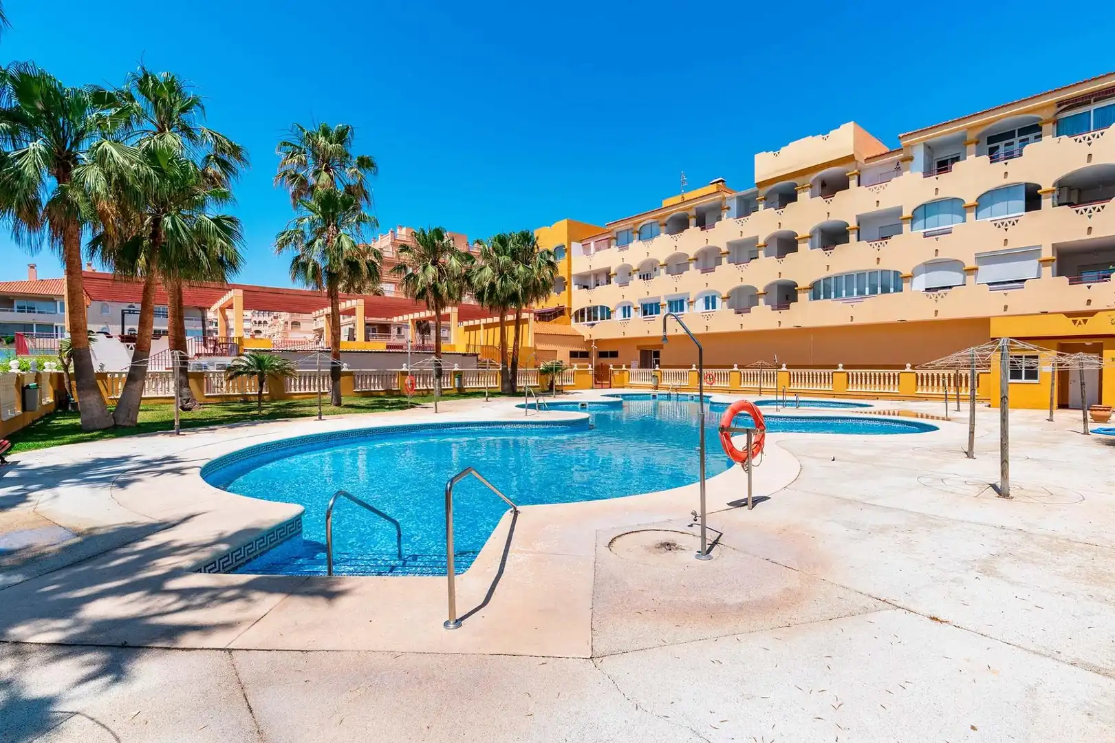 Piscina de Pis en venda en El Ejido amb Terrassa, Moblat i Piscina comunitària