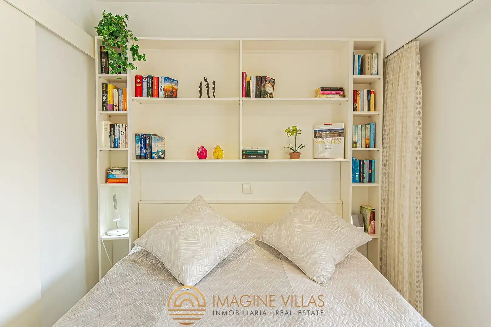Habitación de Apartamento en venta en La Manga del Mar Menor con Amueblado y Piscina comunitaria