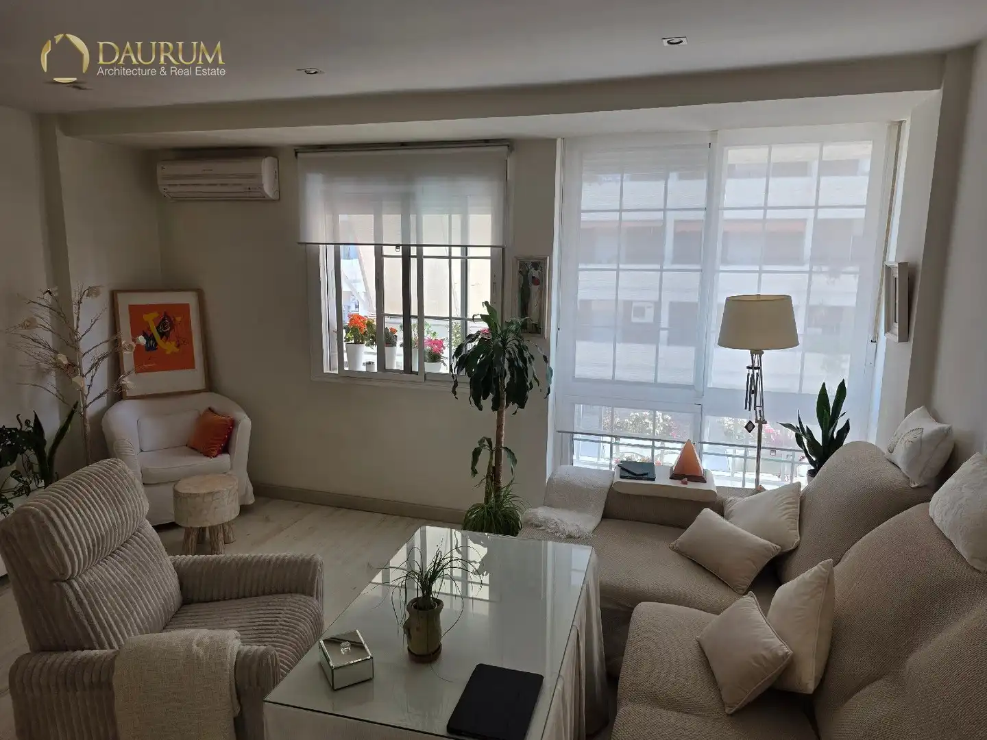 Living room of Flat for sale in Sevilla  with Air Conditioner, Heating and Terrace