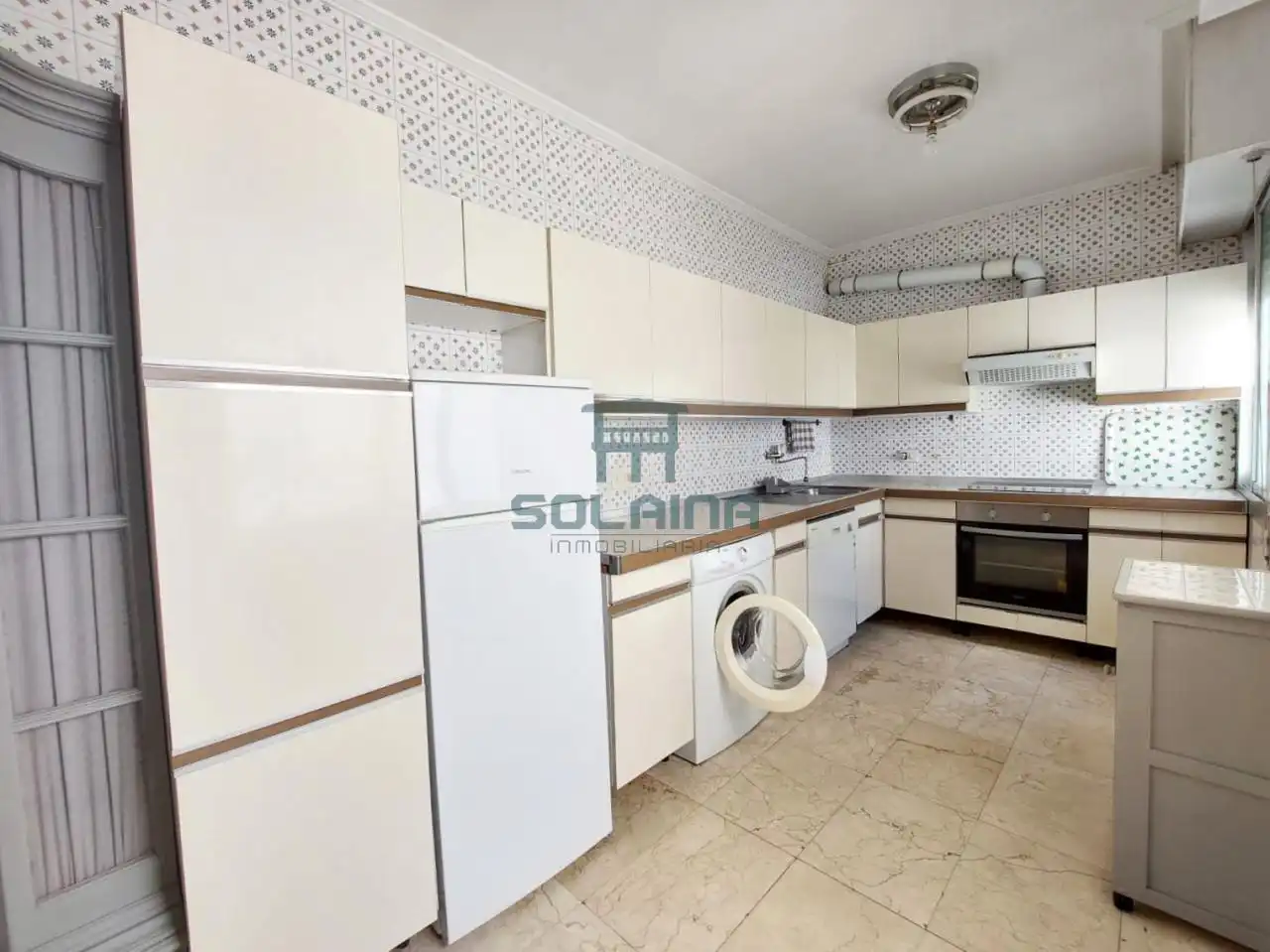 Cocina de Piso en venta en Ourense Capital  con Calefacción, Parquet y Balcón