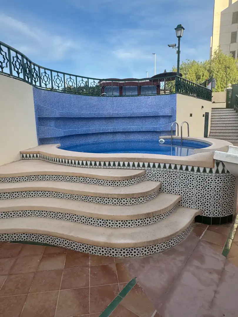 Piscina de Pis en venda en Santa Pola amb Aire condicionat, Calefacció i Jardí privat
