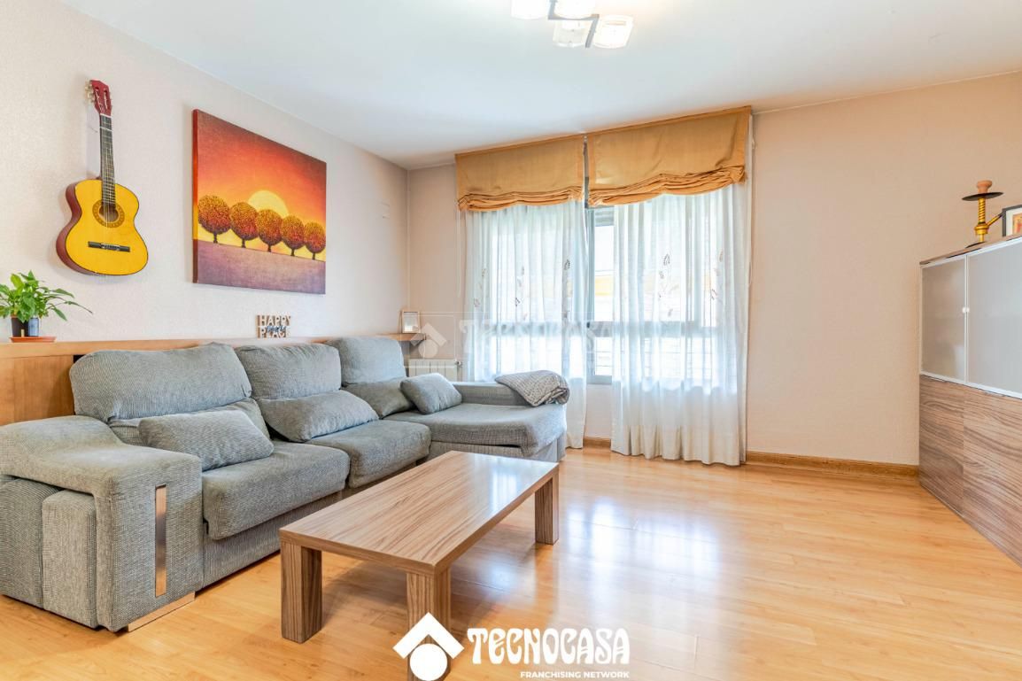 Living room of Flat for sale in  Granada Capital  with Air Conditioner, Heating and Community pool