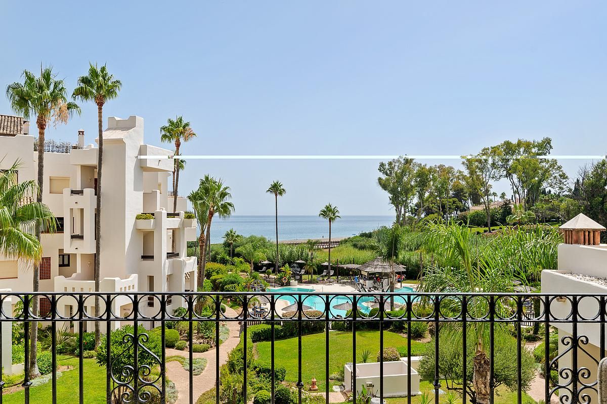 Jardí de Apartament en venda en Estepona amb Aire condicionat