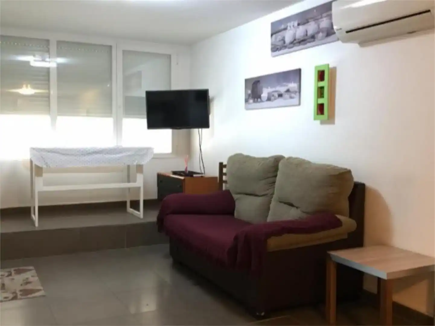 Sala d'estar de Estudi de lloguer en Almagro amb Aire condicionat i Moblat