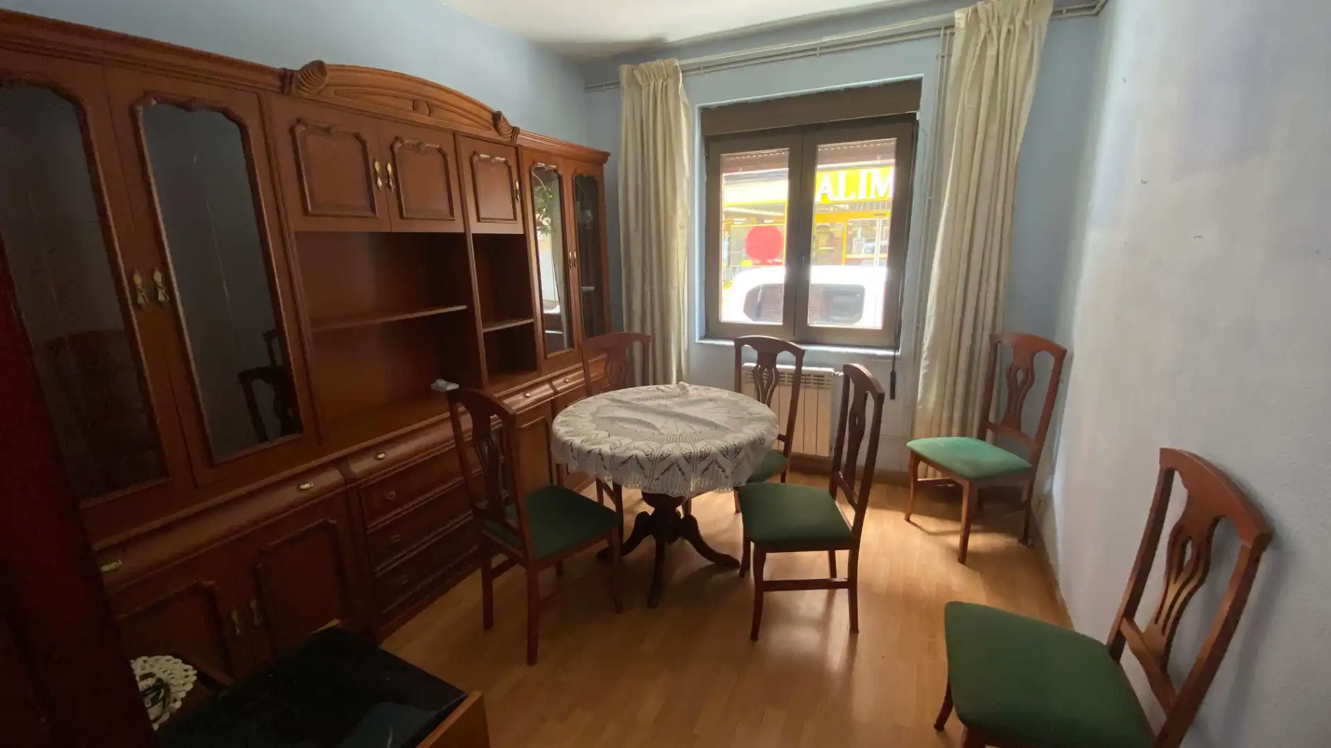 Comedor de Piso de alquiler en San Martín del Rey Aurelio con Calefacción, Amueblado y Horno