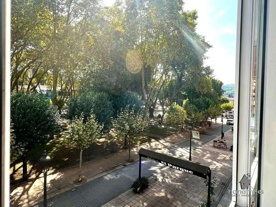 Vista exterior de Oficina en venda en Langreo amb Aire condicionat i Calefacció