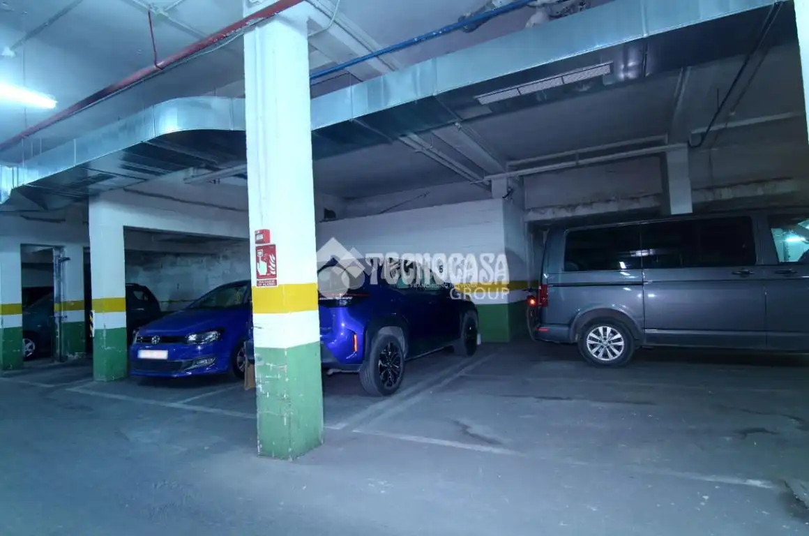 Parking de Piso en venta en Madrid con Calefacción, Parquet y Terraza