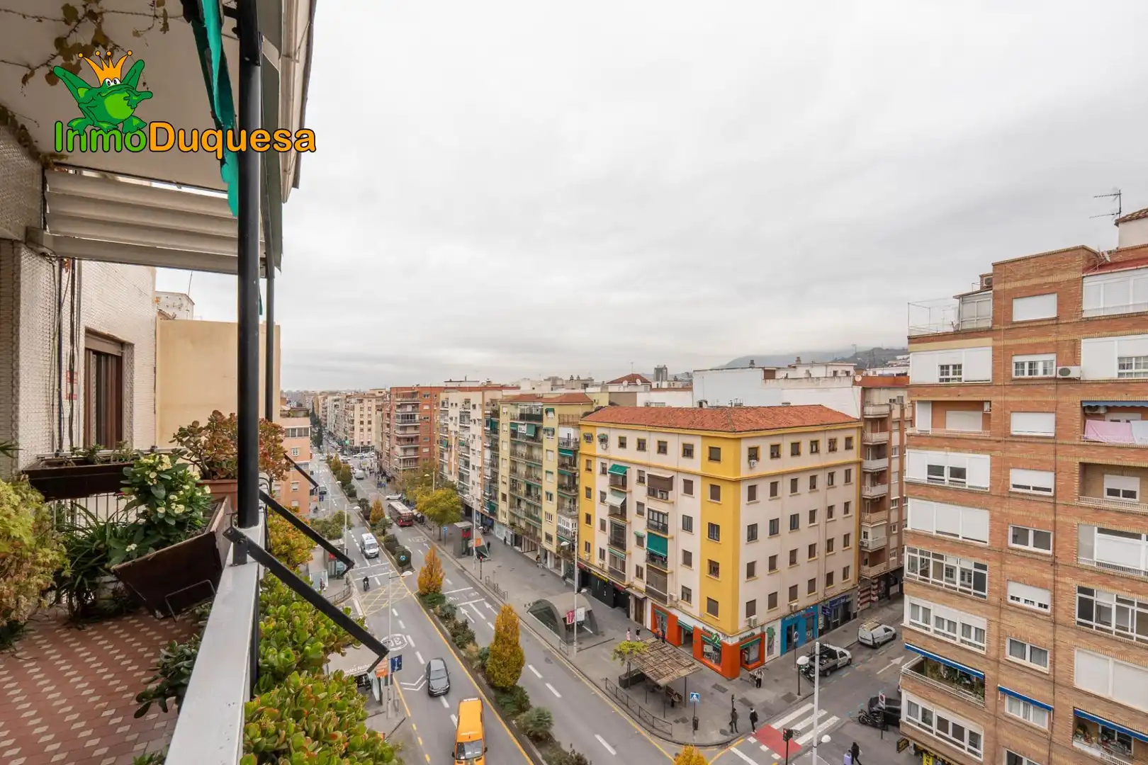 Vista exterior de Àtic en venda en Granada amb Parquet, Terrassa i Traster