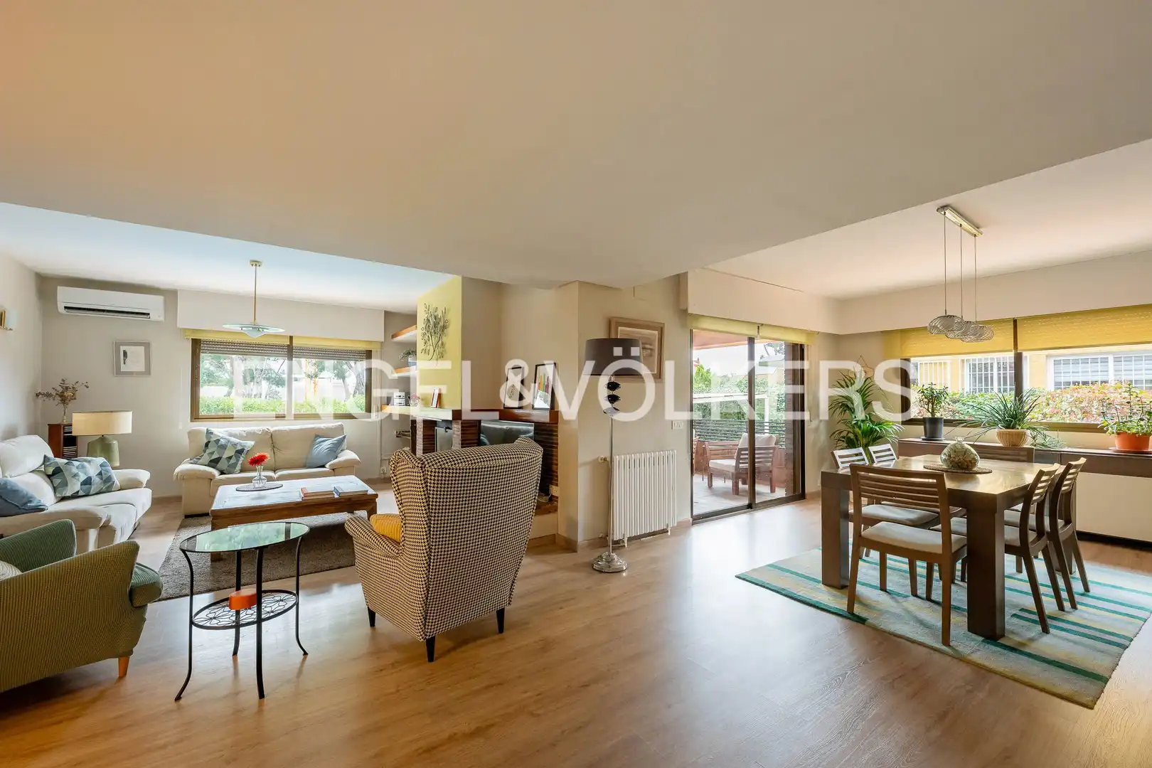 Sala d'estar de Casa o xalet en venda en Las Rozas de Madrid amb Aire condicionat, Calefacció i Jardí privat