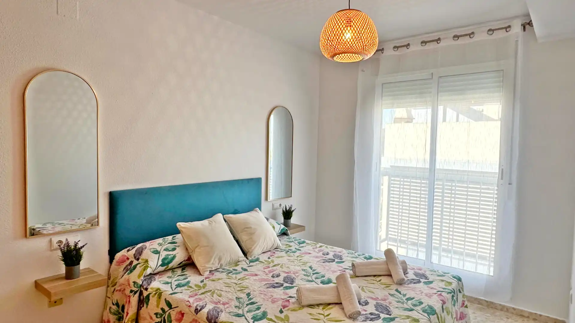 Dormitori de Apartament de lloguer en Gandia amb Aire condicionat, Calefacció i Terrassa