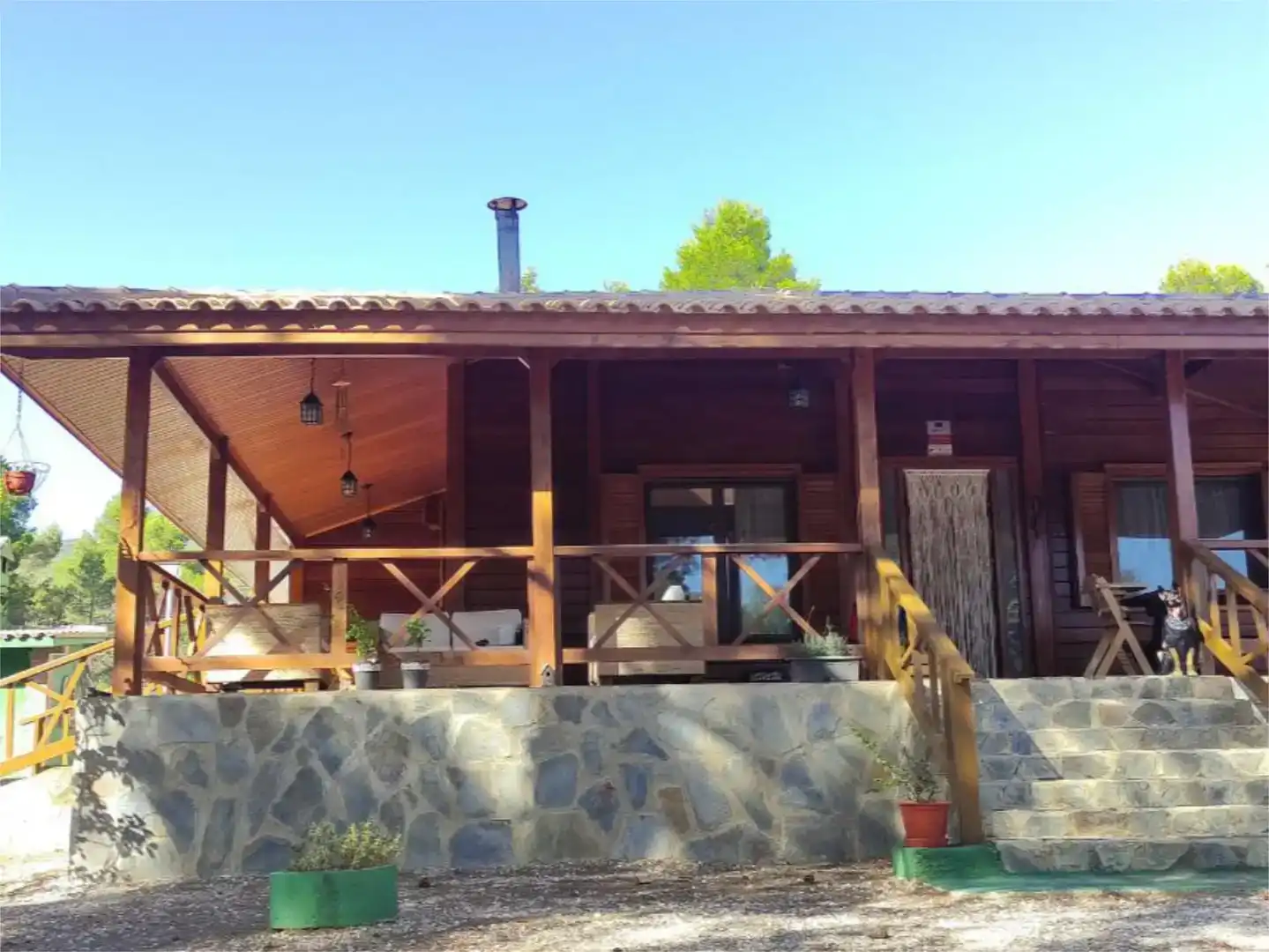 Vista exterior de Casa o xalet en venda en Utiel amb Aire condicionat, Jardí privat i Traster