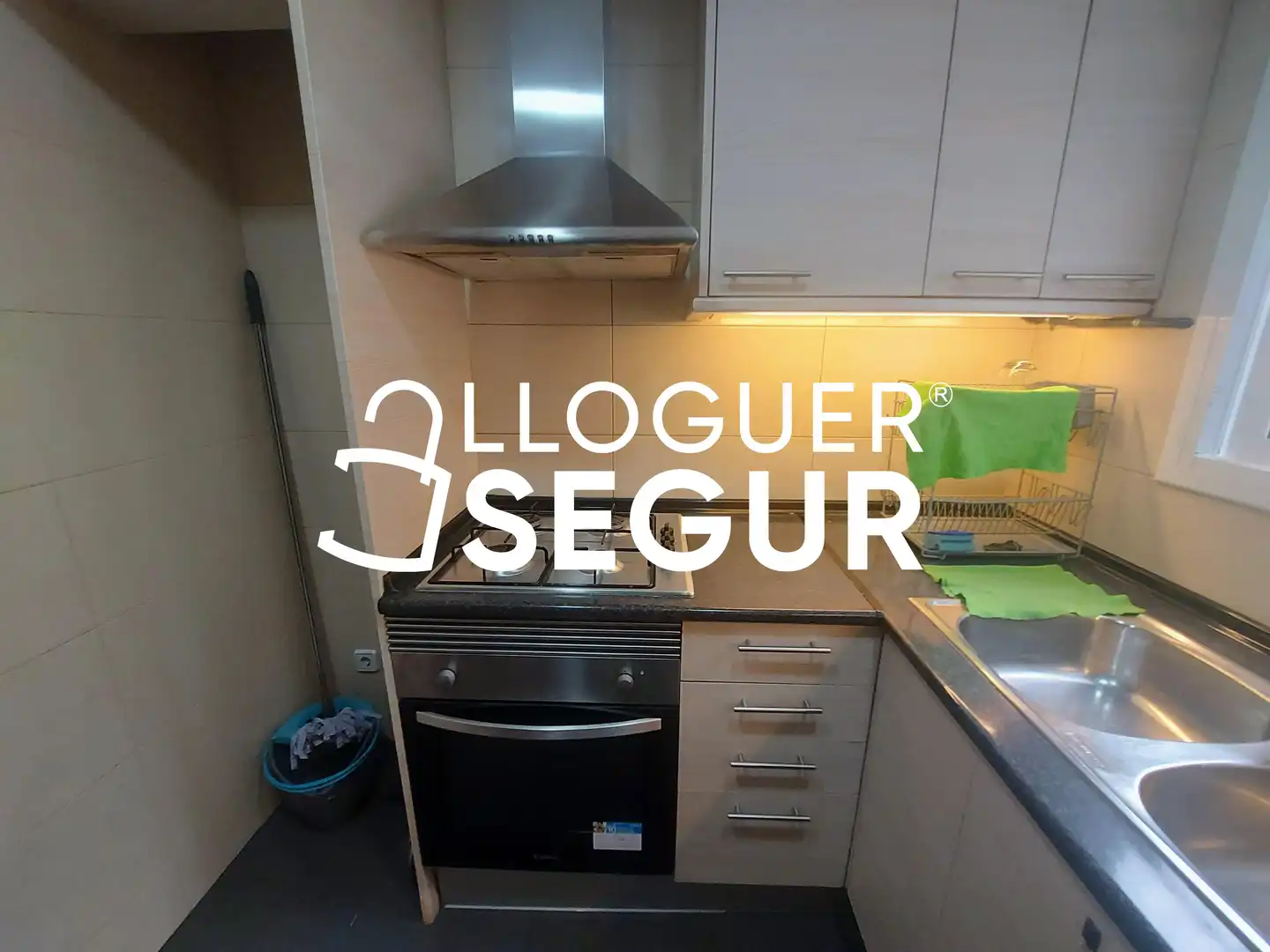 Cocina de Piso de alquiler en Barcelona con Calefacción y Terraza