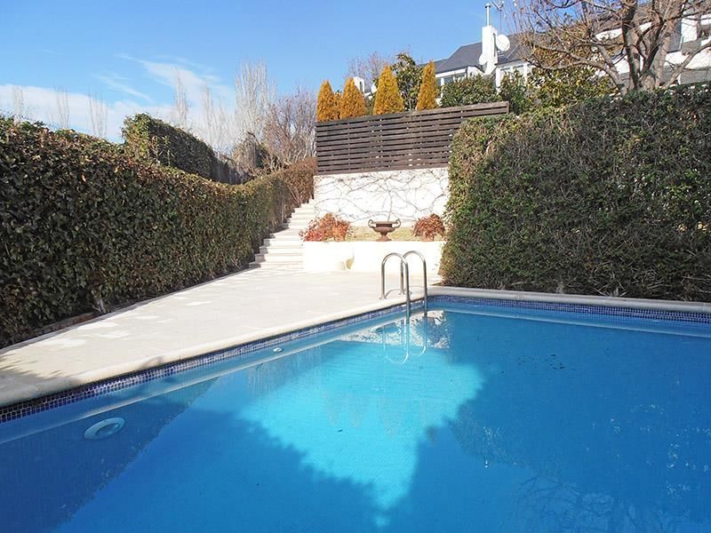 Piscina de Casa adosada de lloguer en  Madrid Capital amb Aire condicionat, Traster i Moblat