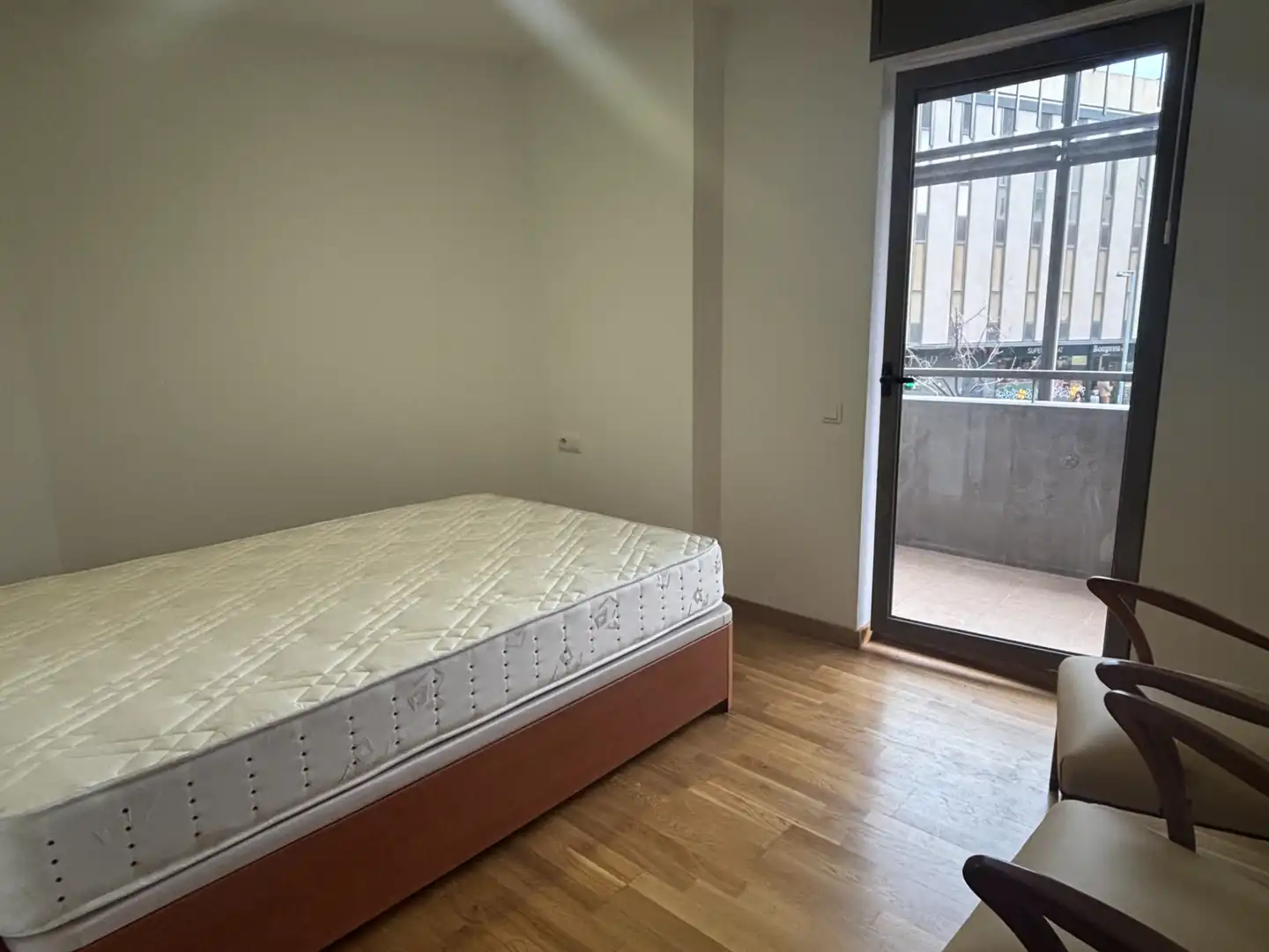 Dormitori de Pis en venda en Terrassa amb Aire condicionat, Parquet i Forn