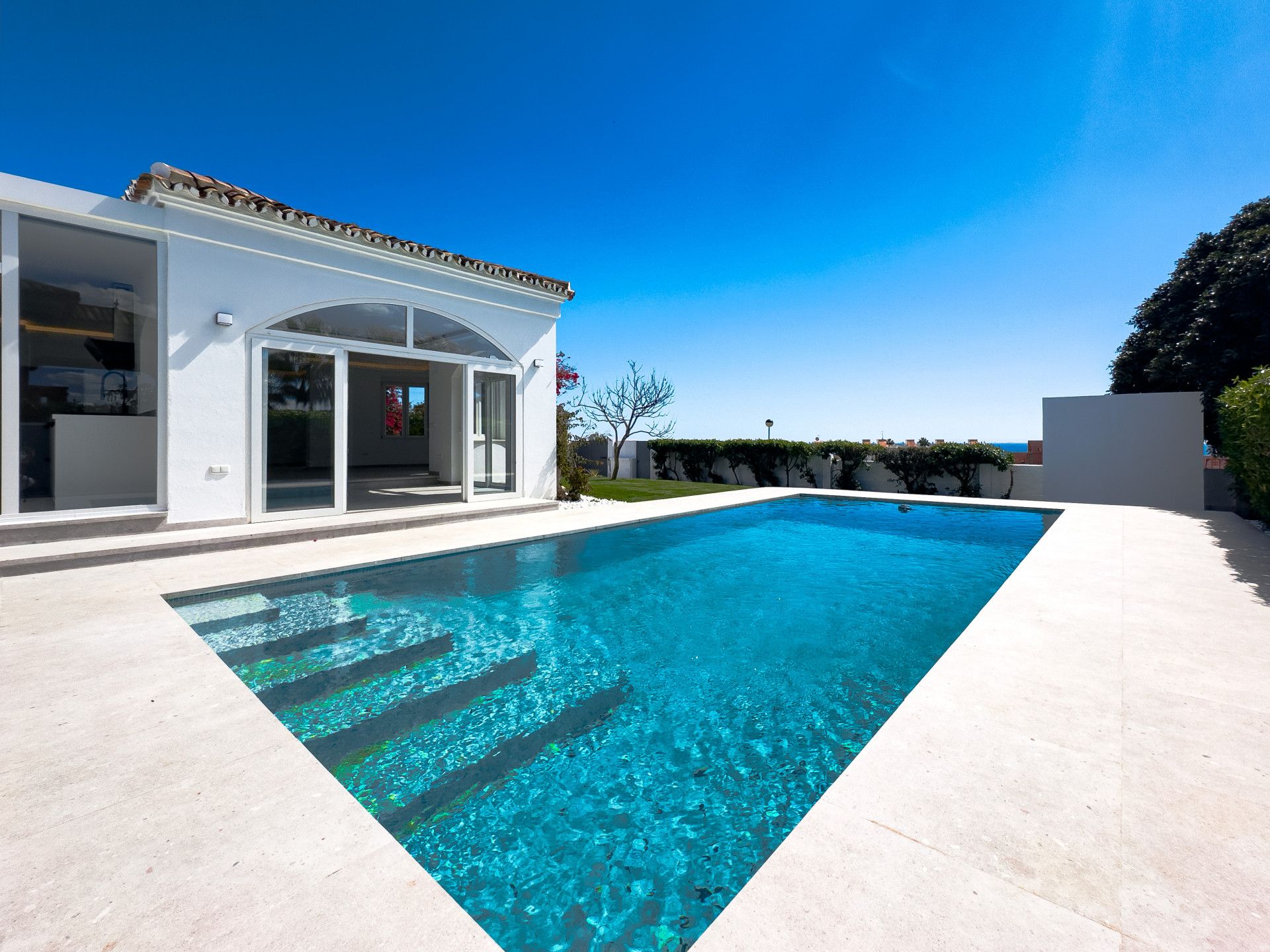 Piscina de Casa o xalet en venda en Manilva amb Jardí privat i Piscina