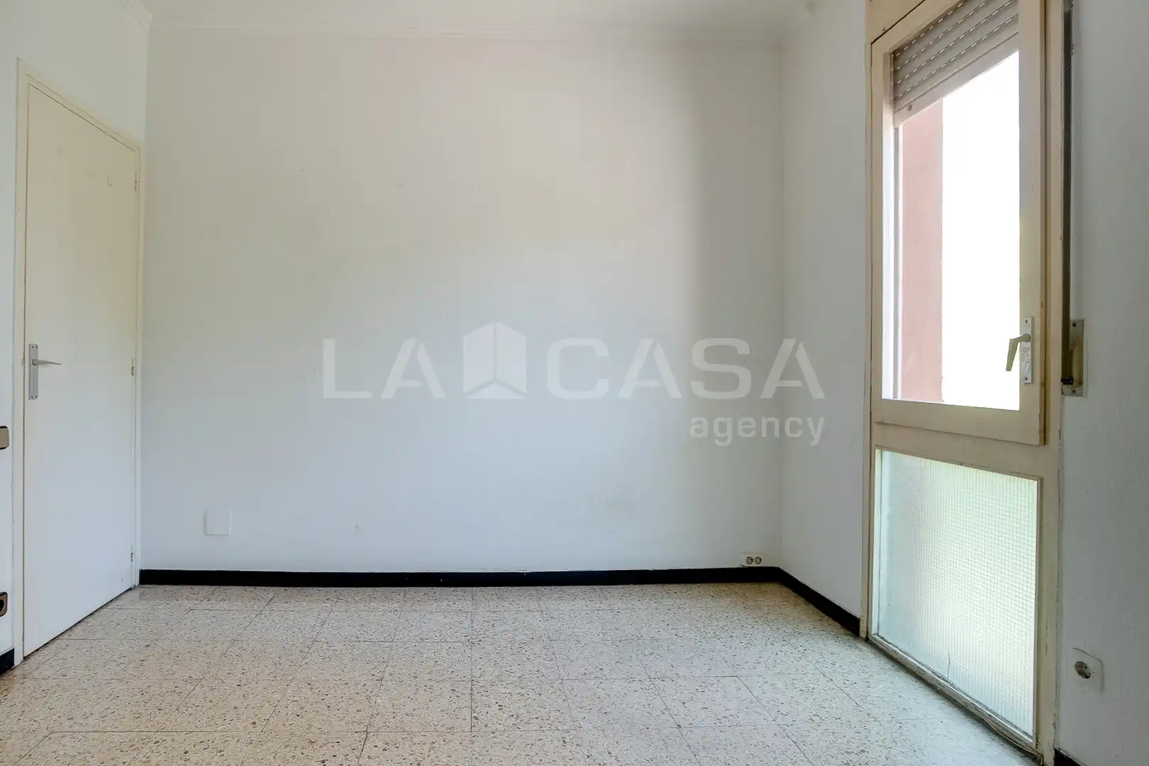 Wohnung zum Verkauf in Barcelona mit Balkon