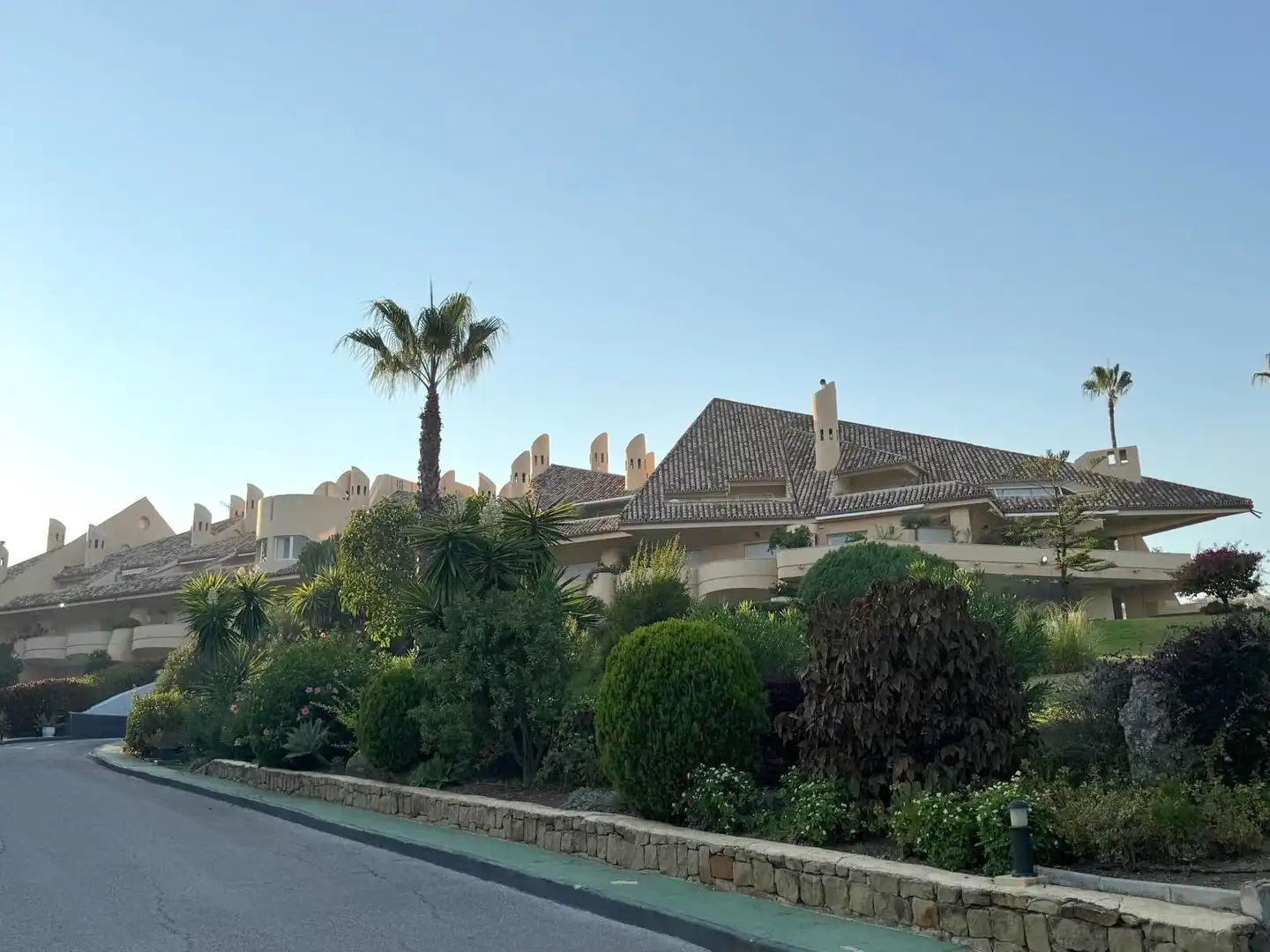 Vista exterior de Dúplex en venta en Marbella con Aire acondicionado, Terraza y Amueblado