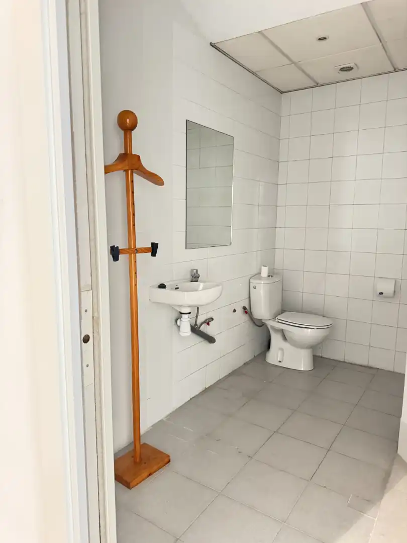 Bathroom of Commercial properties for rent in Avilés  with Internet