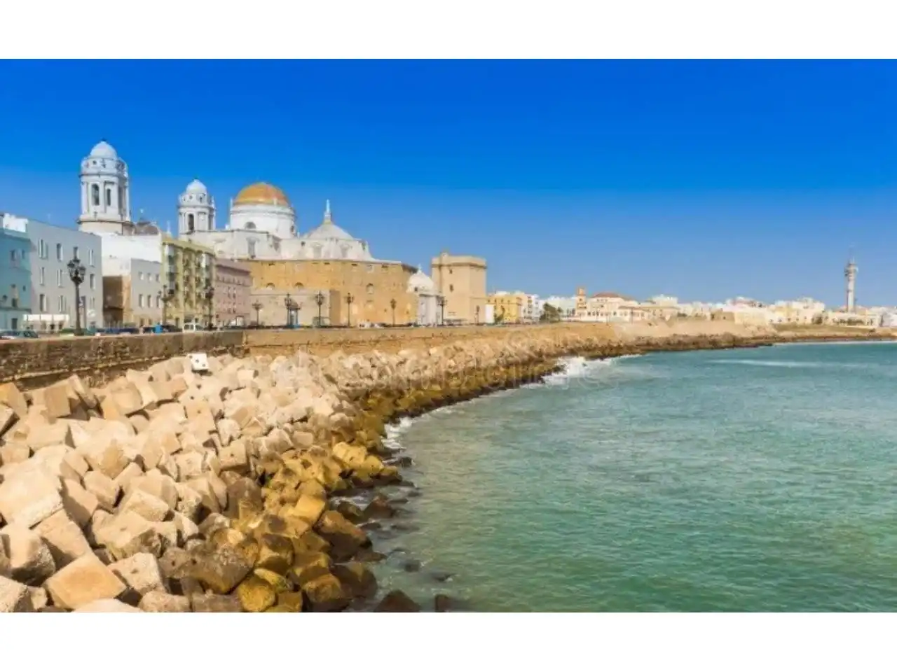Vista exterior de Estudio de alquiler en Cádiz con Amueblado y Balcón