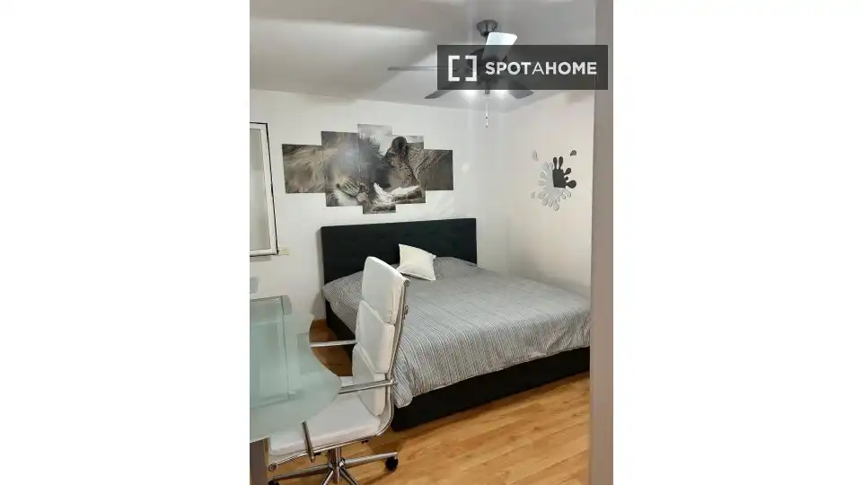 Habitación de Apartamento para compartir en Granada con Aire acondicionado, Terraza y Amueblado