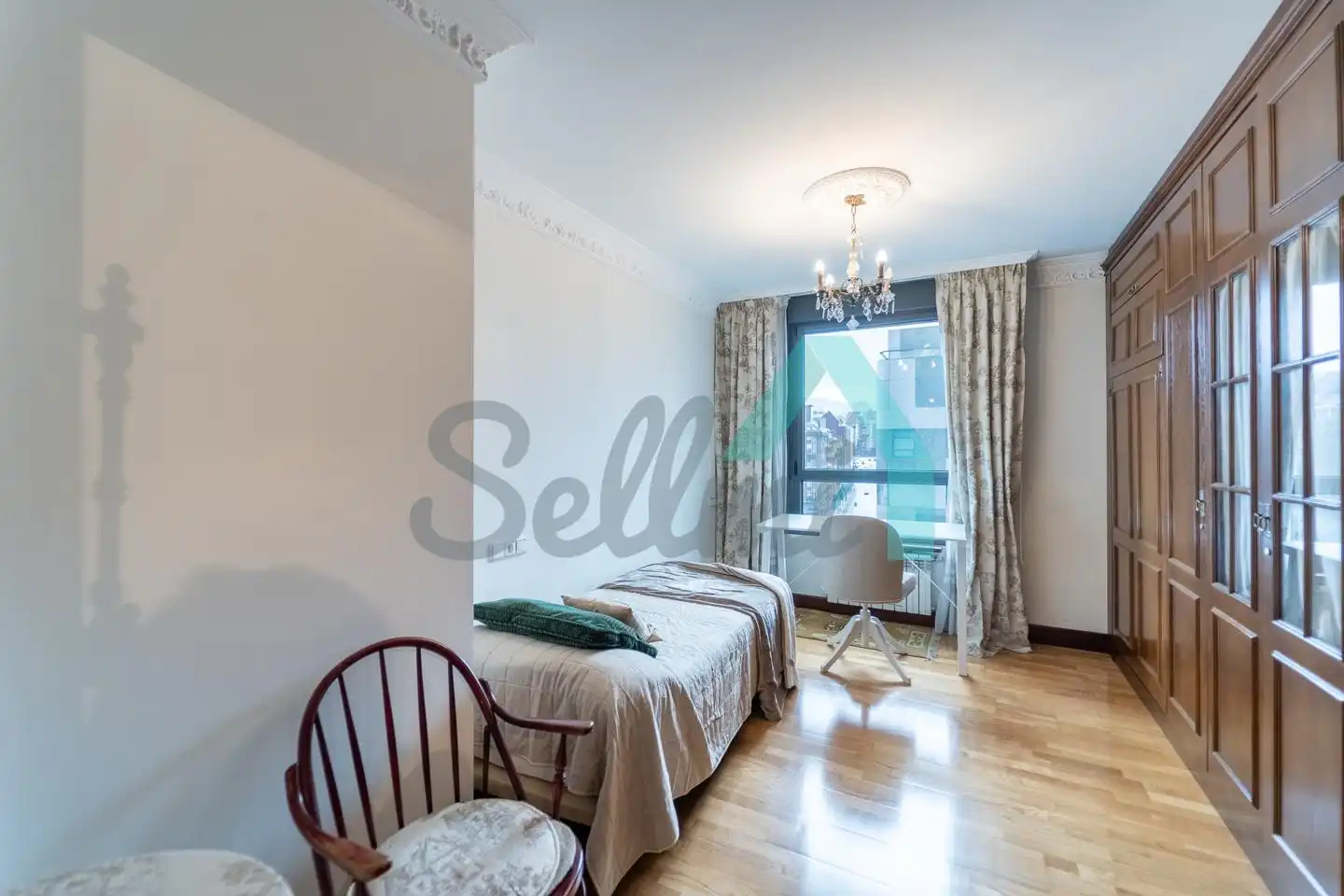 Schlafzimmer von Wohnung zur Miete in Oviedo  mit Heizung, Parkett und Möbliert
