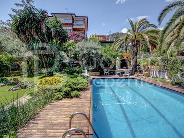 House with pool for sale in Maria Cristina